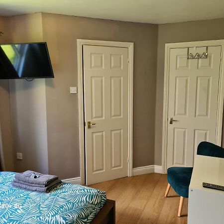 The Reading Whole Chalet With Lake And Two Acre Gardens Esterno foto