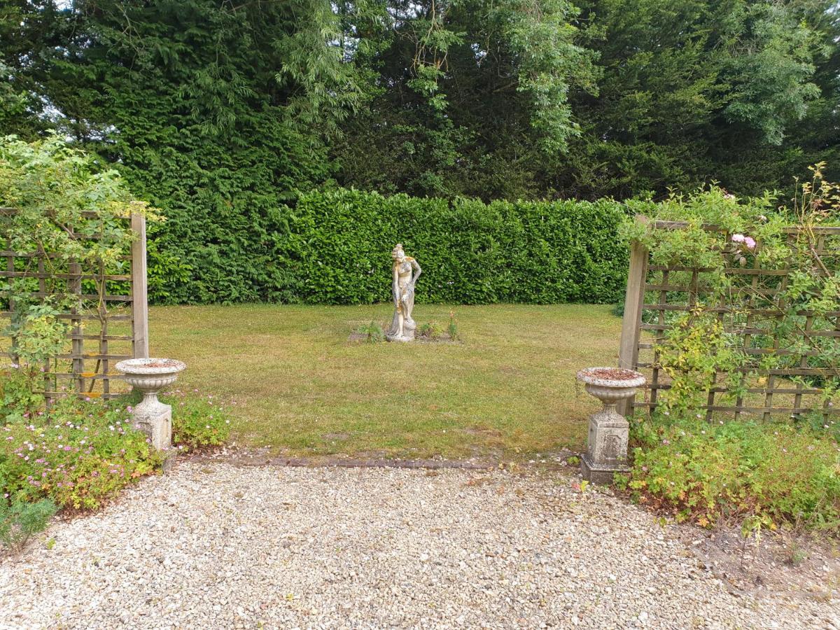 The Reading Whole Chalet With Lake And Two Acre Gardens Esterno foto