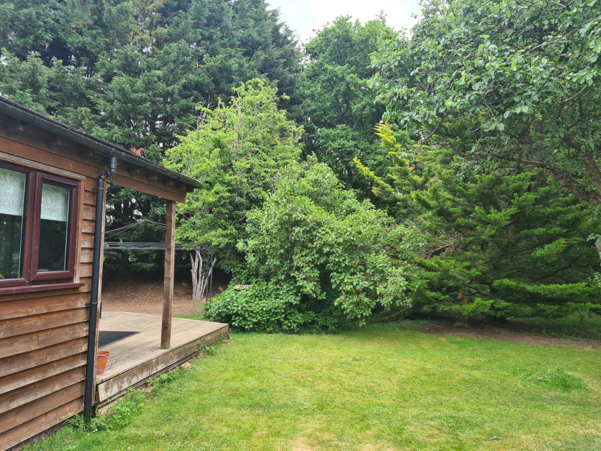 The Reading Whole Chalet With Lake And Two Acre Gardens Esterno foto