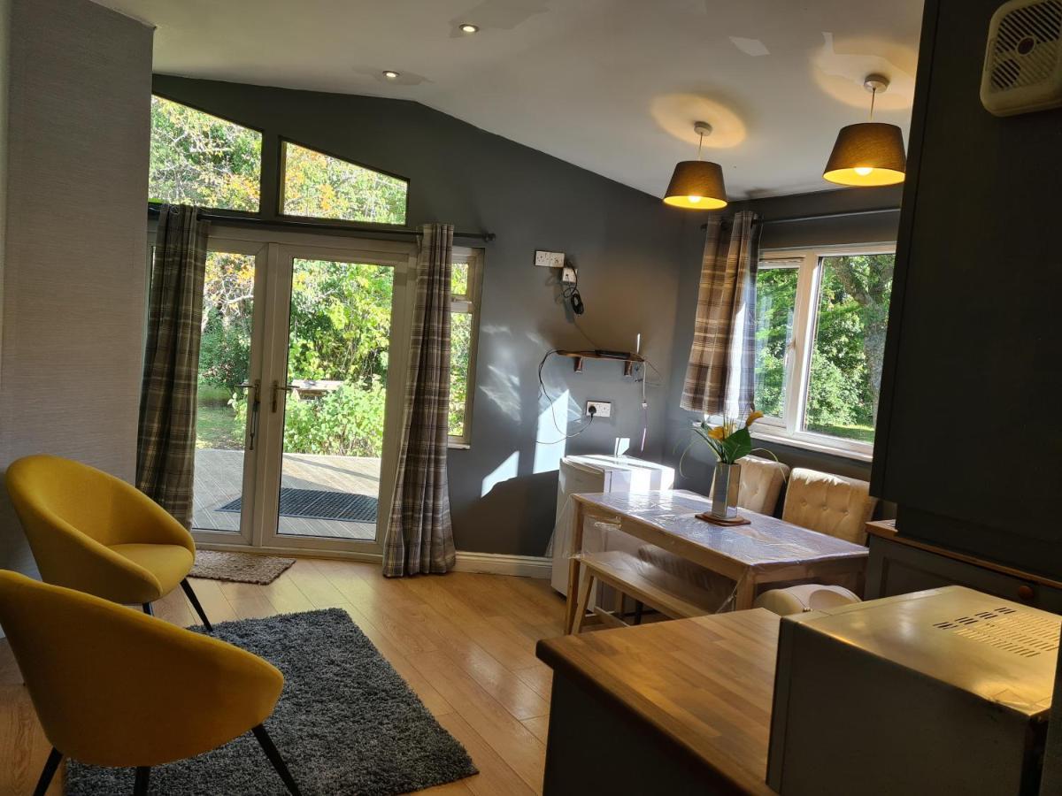 The Reading Whole Chalet With Lake And Two Acre Gardens Esterno foto