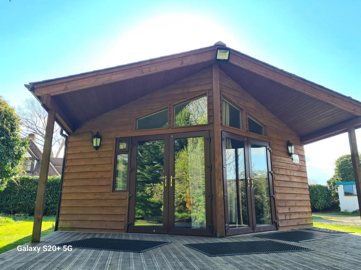 The Reading Whole Chalet With Lake And Two Acre Gardens Esterno foto